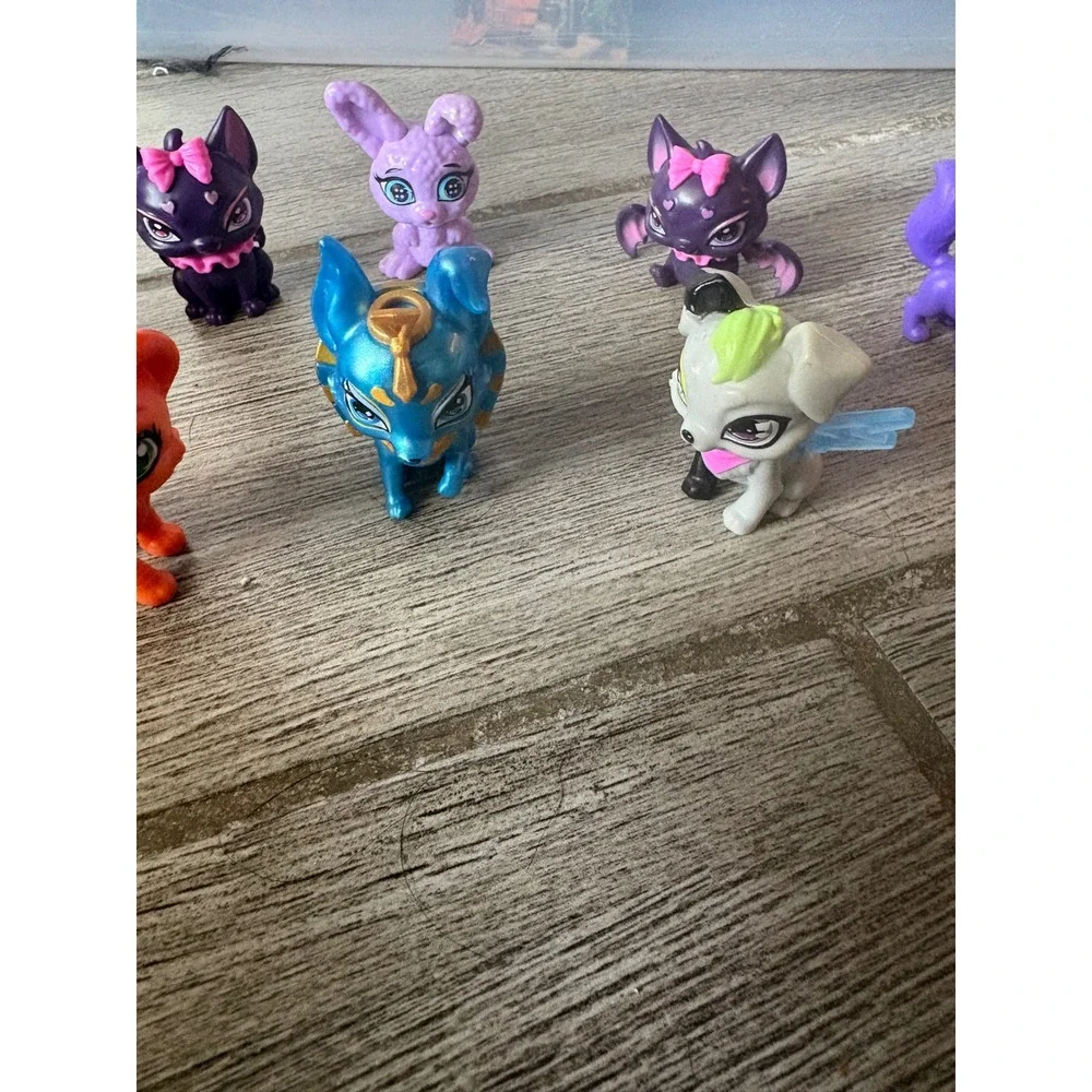 Monster High G3 Doll Accessories and Pets Lot Count Fabulous Watzie Hissfits Bag
